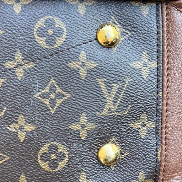 Louis Vuitton Pallas MM in great used condition. - Picture 13 of 16